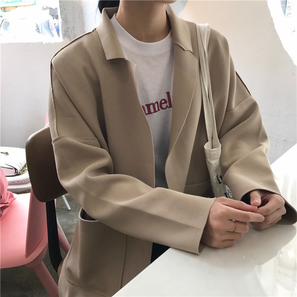 Стилно тънко дамско палто в широк модел