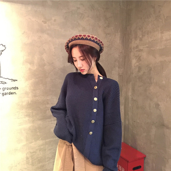 Ευρύ πλεκτό πουλόβερ κυρίες με κουμπιά σε διάφορα χρώματα