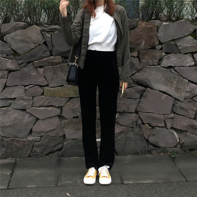 Μοντέρνα παντελόνια σε τρία χρώματα