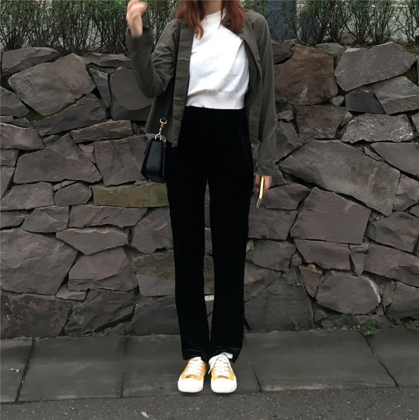 Μοντέρνα παντελόνια σε τρία χρώματα