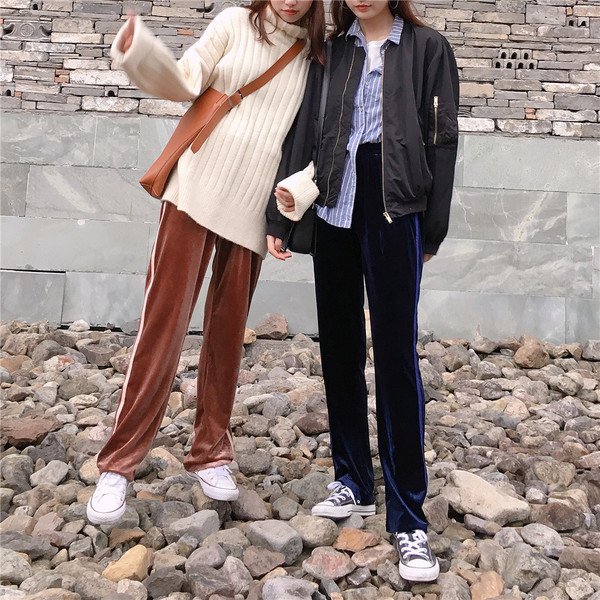 Μοντέρνα παντελόνια σε τρία χρώματα