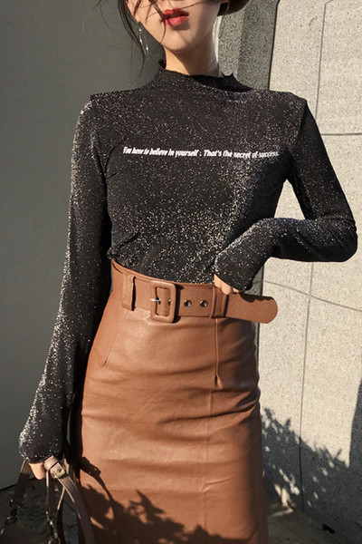 Γυαλιστερή μπλούζα σε δύο χρώματα με επιγραφή