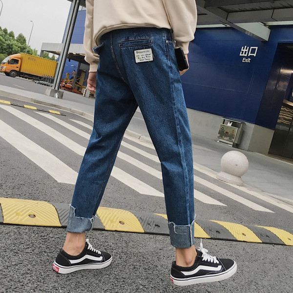 Τα casual τζιν ανδρικά με εκτύπωση πίσω