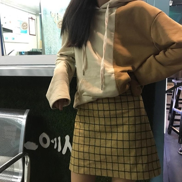 Αθλητική γυναικεία φούτερ με κουκούλα και τσέπη