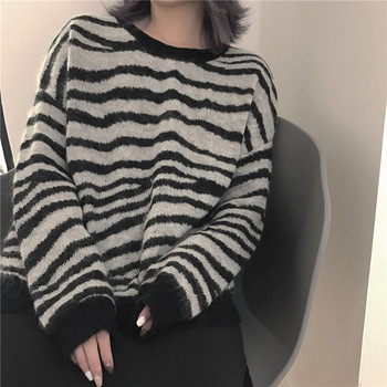 Γυναικεία πουλόβερ με σχήματος-Ω κολάρο εκτύπωσης ζέβρας