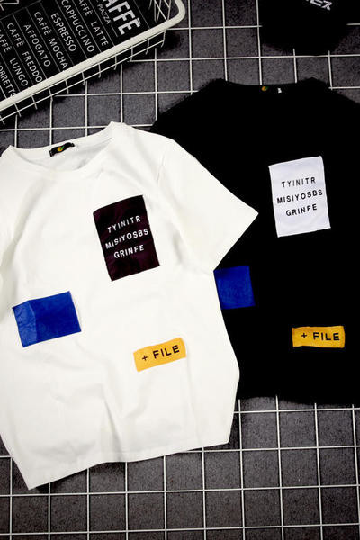 Мъжка тениска с щампа в черен и бял цвят