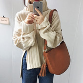 Дебел дамски пуловер с висока поло яка и цепки