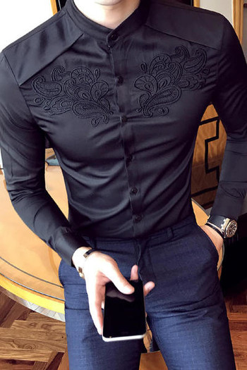 Стилна мъжка риза с бродерия е в черен и бял цвят