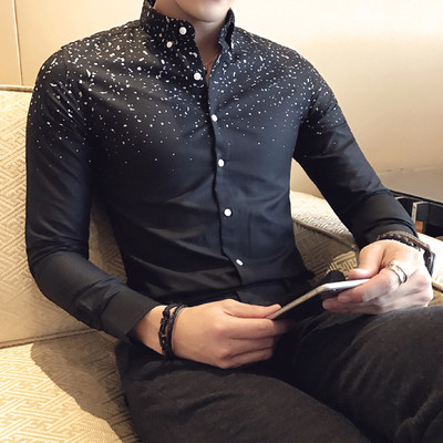 Κομψό ανδρικό πουκάμισο με ενδιαφέρον αποτέλεσμα