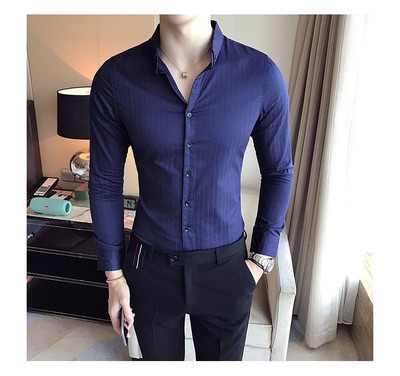 Ένα εκλεπτυσμένο και κομψό πουκάμισο με αποτέλεσμα σε πολλά χρώματα