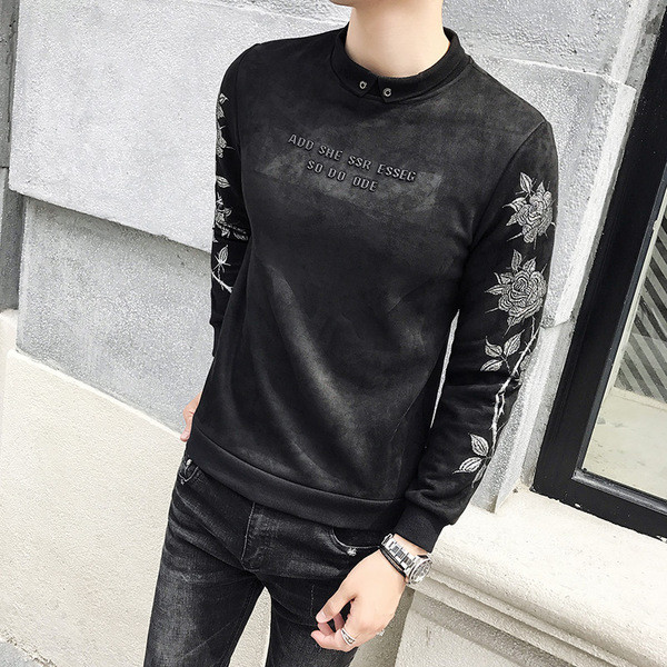Ανδρική φθινοπωρινή μπλούζα με κεντήματα στα μανίκια και επιγραφή σε μαύρο χρώμα