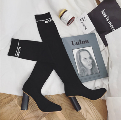 Γυναικεία παπούτσια με ψηλή κάλτσα, παχύ τακούνι και επίπεδη σόλα