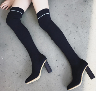 Модерни дамски обувки на висок дебел ток с равна подметка + актуален дълъг топъл чорап