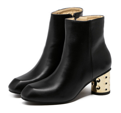 Актуални дамски боти от еко кожа с ексцентричен ток