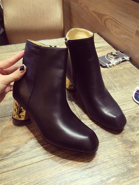 Актуални дамски боти от еко кожа с ексцентричен ток