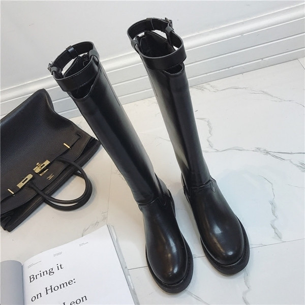 Κυρίες μπότες από οικολογικό δέρμα με μαύρο λουράκι