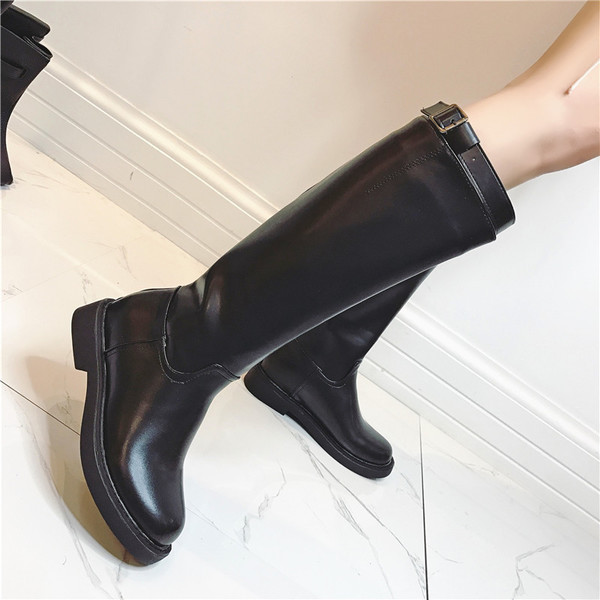 Κυρίες μπότες από οικολογικό δέρμα με μαύρο λουράκι