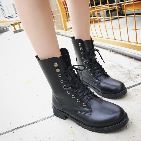 Περιστασιακά κύβοι γυναικών οικολογικού δέρματος σε μαύρο χρώμα