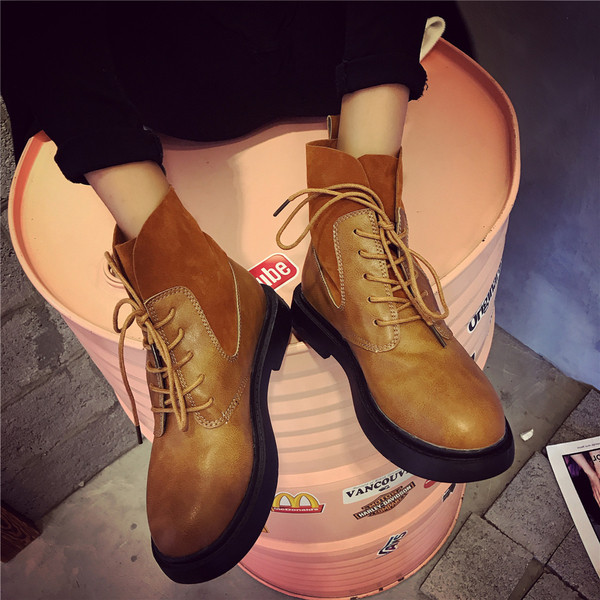 Ежедневни дамски боти с връзки с равна подметка в два цвята