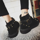 Дамски боти с капси в черен цвят