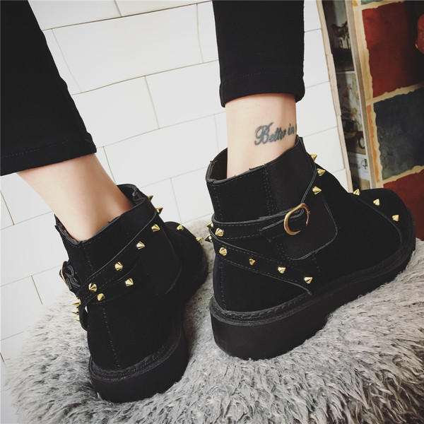 Κυρίες μπότες με κουκούλες σε μαύρο χρώμα