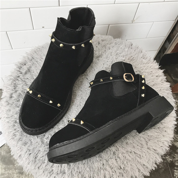 Κυρίες μπότες με κουκούλες σε μαύρο χρώμα