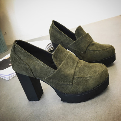 Κομψά γυναικεία παπούτσια υψηλών τακουνιών με χοντρά πέλματα σε δύο χρώματα