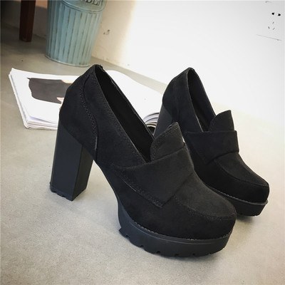 Κομψά γυναικεία παπούτσια υψηλών τακουνιών με χοντρά πέλματα σε δύο χρώματα