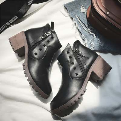 Κομψές γυναικείες μπότες με παχιά φτέρνα και φερμουάρ