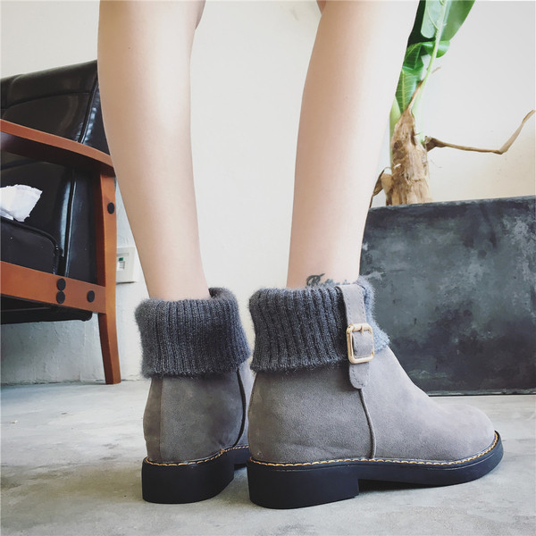 Περιστασιακές μπότες γυναικών με επίπεδη σόλα σε μαύρο και γκρι χρώμα