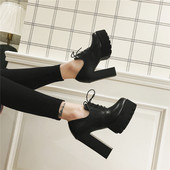 Εξαιρετικές γυναικείες μπότες με συνδέσεις υψηλής και υψηλής τάσης με πλατφόρμα