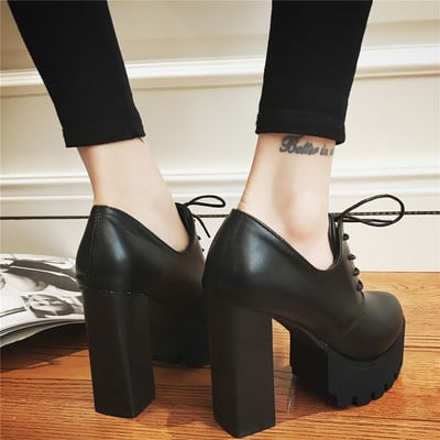 Εξαιρετικές γυναικείες μπότες με συνδέσεις υψηλής και υψηλής τάσης με πλατφόρμα