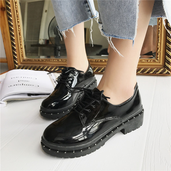 Περιστασιακά γυναικεία παπούτσια με μίνι καπάκια