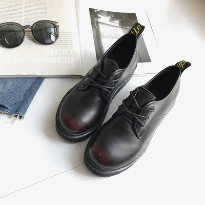 Περιστασιακά γυναικεία παπούτσια με επίπεδη σόλα και ροή στο μπροστινό μέρος