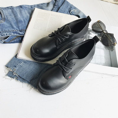 Περιστασιακά γυναικεία παπούτσια με επίπεδη σόλα και ροή στο μπροστινό μέρος