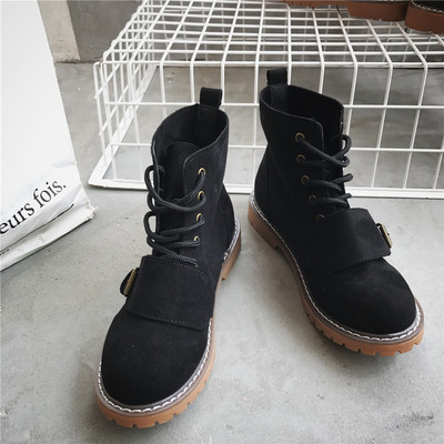 Περιστασιακές γυναικείες μπότες με ιμάντες και λουράκι σε δύο χρώματα