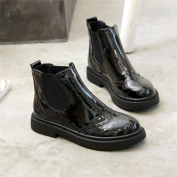 Ежедневни дамски боти в черен цвят, два модела 