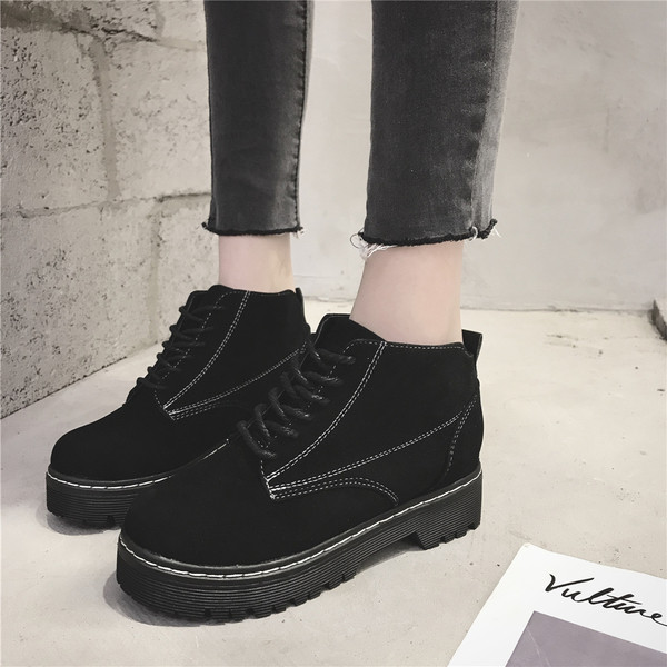 Ежедневни дамски боти с шевове с равна подметка в два цвята