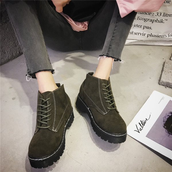 Ежедневни дамски боти с шевове с равна подметка в два цвята