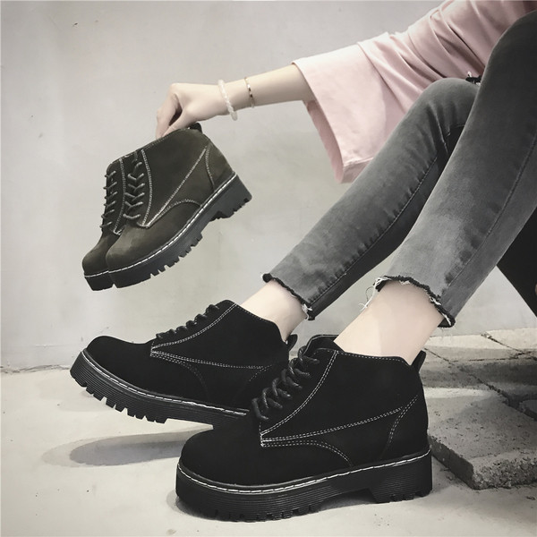 Ежедневни дамски боти с шевове с равна подметка в два цвята