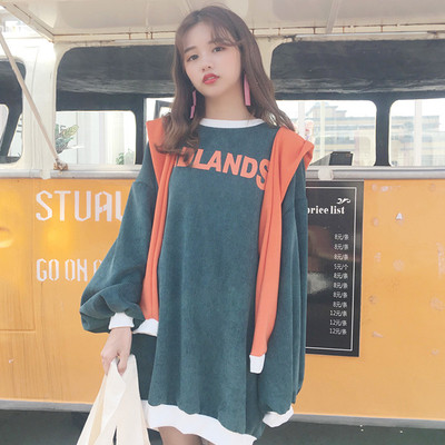 Γυναικεία μπλούζα σε ευρύ σχέδιο με επιγραφή