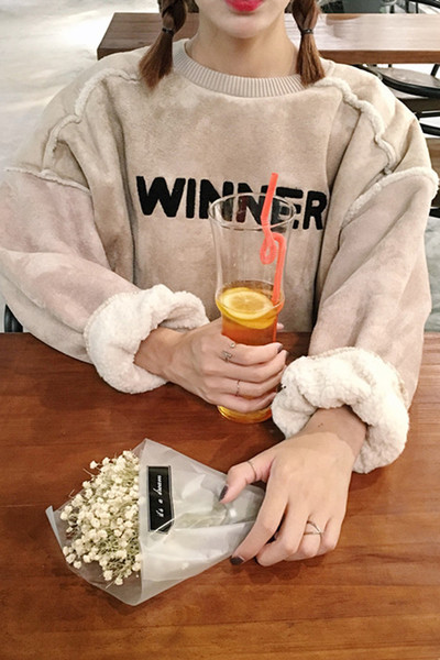 Γυναικείες μπλούζες σε στυλ με επιγραφή