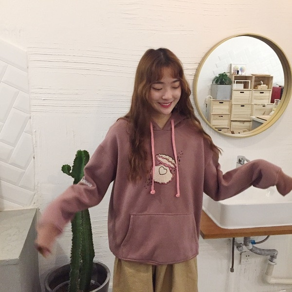 Γυναικείο φούτερ σε δύο χρώματα με εικόνα και κουκούλα