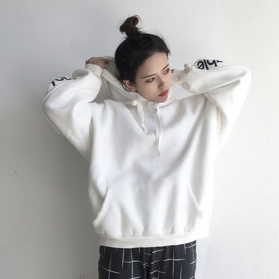 Γυναικείο φούτερ σε ευρύ σχέδιο με κουκούλα και μανίκια