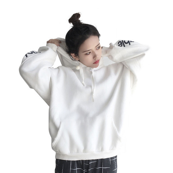 Γυναικείο φούτερ σε ευρύ σχέδιο με κουκούλα και μανίκια