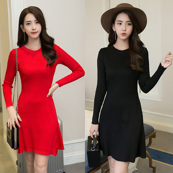Γυναικείο φόρεμα σε απλά μοντέλα-σχισμές, ελαφρώς κομμένα σε δύο χρώματα
