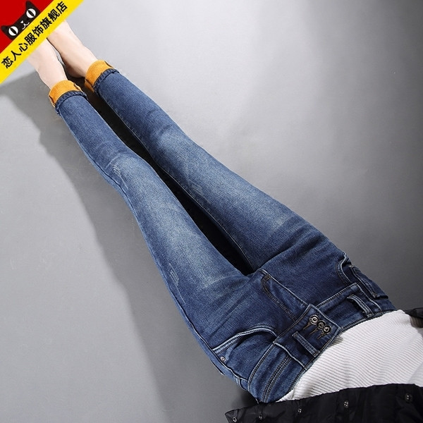 Γυναικεία  λεπτά τζιν σε δύο χρώματα, δύο μοντέλα