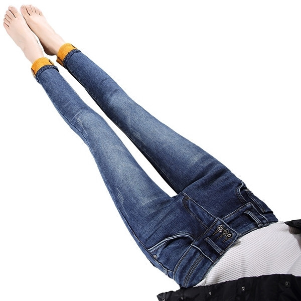 Γυναικεία  λεπτά τζιν σε δύο χρώματα, δύο μοντέλα