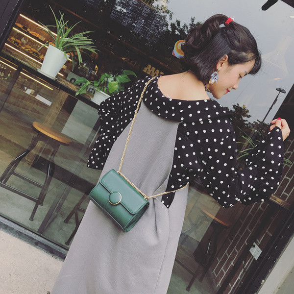 Κομψή τσάντα μίνι κυρίες με μεταλλική αλυσίδα σε τέσσερα χρώματα