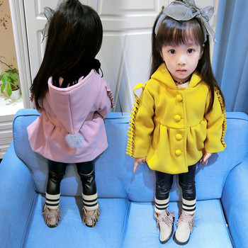 Παιδικό παλτό χειμώνα-χειμώνα με κουκούλα για κορίτσια με κουμπιά και εφέ μανικιών σε τρία χρώματα